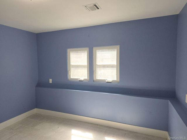 54 Oneill Avenue, Bay Shore, NY 11706