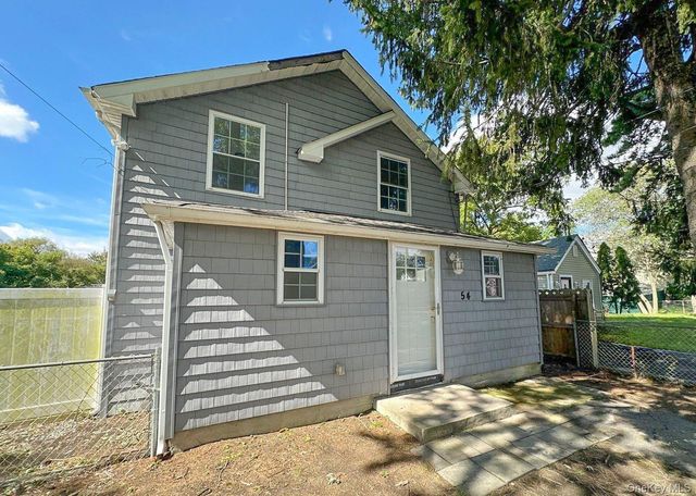 54 Oneill Avenue, Bay Shore, NY 11706