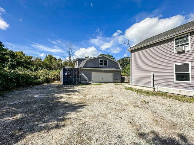54 Oneill Avenue, Bay Shore, NY 11706