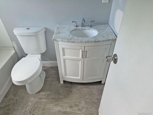 54 Oneill Avenue, Bay Shore, NY 11706