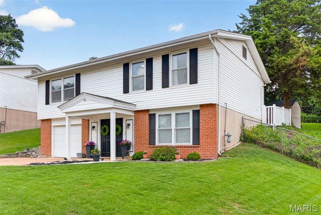 12011 Wesford Drive, Maryland Heights, MO 63043
