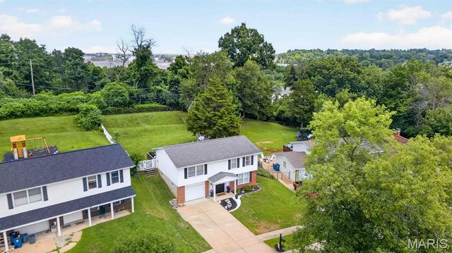 12011 Wesford Drive, Maryland Heights, MO 63043