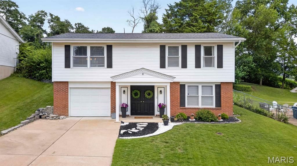 12011 Wesford Drive, Maryland Heights, MO 63043