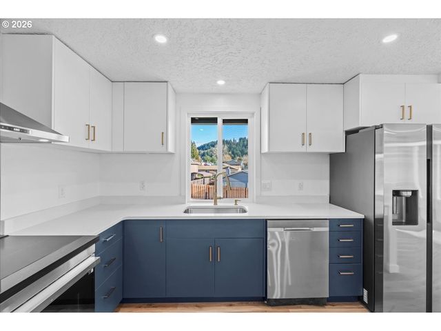 404 Sw RIVERVIEW Ave, Gresham, OR 97080