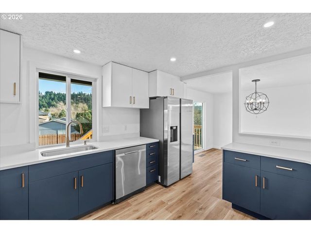 404 Sw RIVERVIEW Ave, Gresham, OR 97080