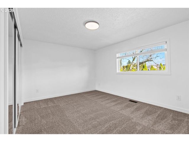 404 Sw RIVERVIEW Ave, Gresham, OR 97080