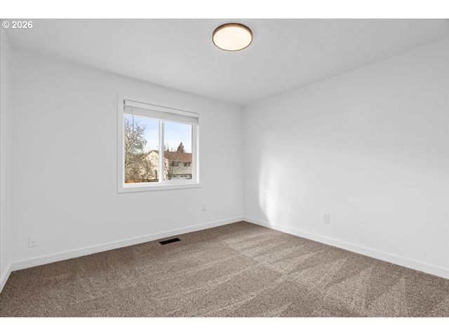 404 Sw RIVERVIEW Ave, Gresham, OR 97080