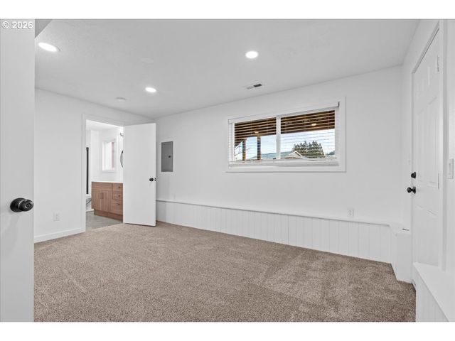 404 Sw RIVERVIEW Ave, Gresham, OR 97080