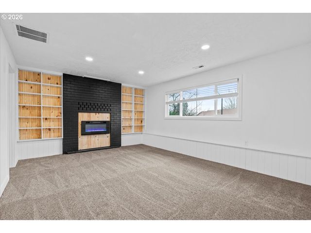 404 Sw RIVERVIEW Ave, Gresham, OR 97080