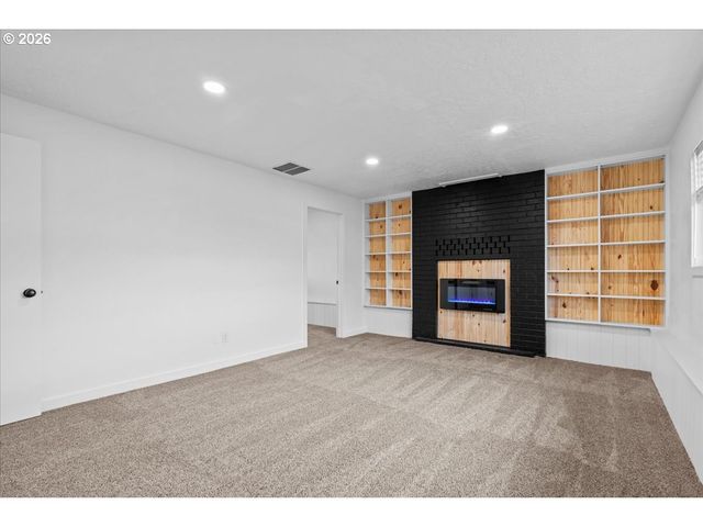 404 Sw RIVERVIEW Ave, Gresham, OR 97080