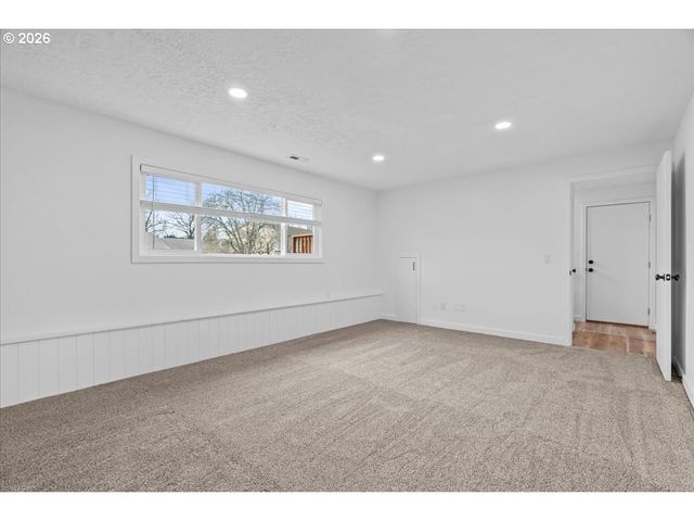 404 Sw RIVERVIEW Ave, Gresham, OR 97080