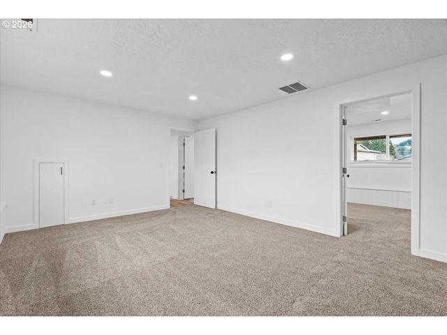 404 Sw RIVERVIEW Ave, Gresham, OR 97080