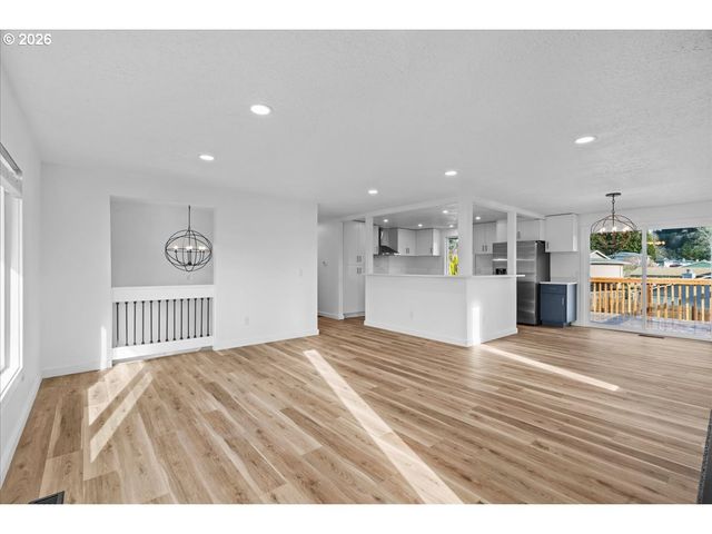 404 Sw RIVERVIEW Ave, Gresham, OR 97080