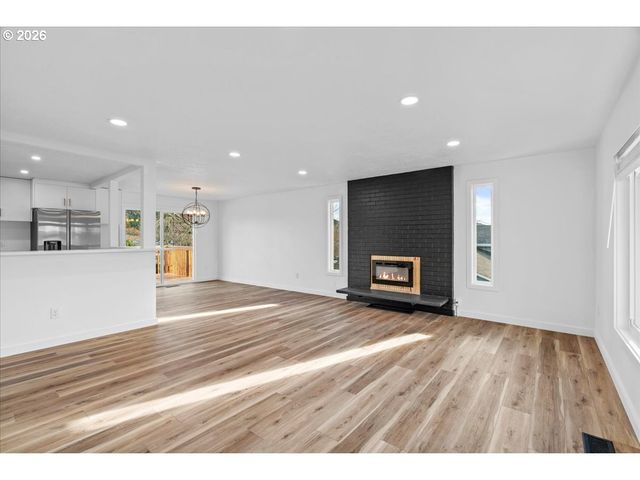 404 Sw RIVERVIEW Ave, Gresham, OR 97080