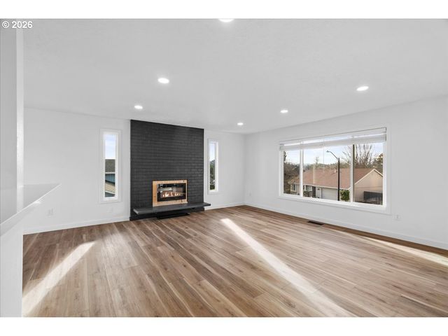 404 Sw RIVERVIEW Ave, Gresham, OR 97080