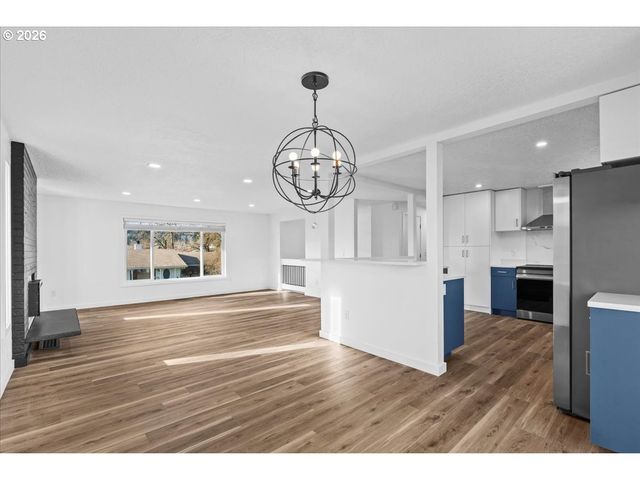 404 Sw RIVERVIEW Ave, Gresham, OR 97080