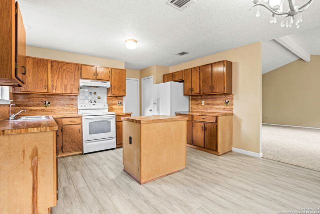 7254 FLAMING FOREST ST, San Antonio, TX 78250