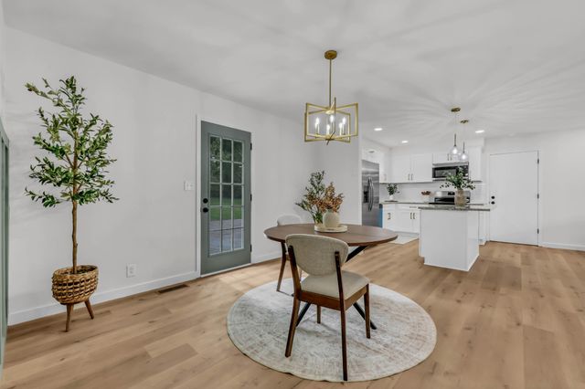 523 Linda Ln, Clarksville, TN 37042