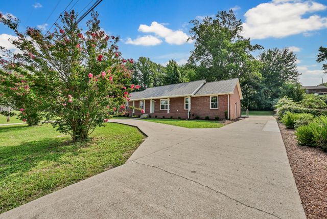 523 Linda Ln, Clarksville, TN 37042