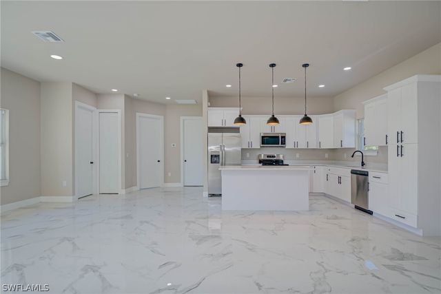 2023 Robert AVE, Alva, FL 33920