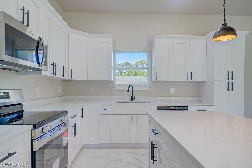 2023 Robert AVE, Alva, FL 33920