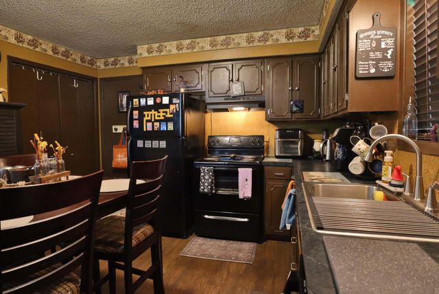 220 E Berkeley Street, Springfield, MO 65807