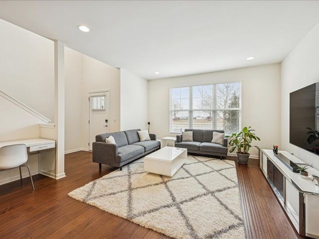 964 Station Boulevard, Aurora, IL 60504