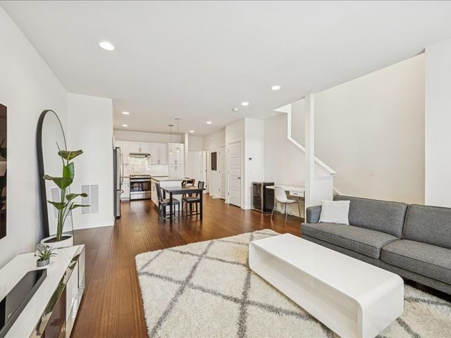 964 Station Boulevard, Aurora, IL 60504