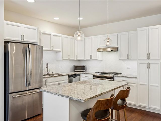 964 Station Boulevard, Aurora, IL 60504