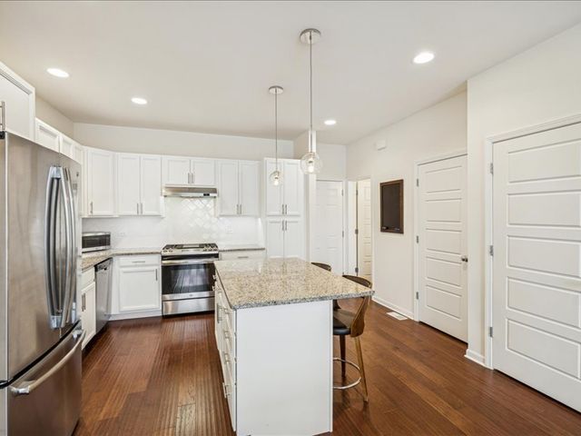 964 Station Boulevard, Aurora, IL 60504