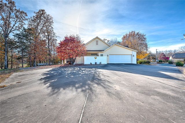 3 Scotsdale Way, Bella Vista, AR 72715