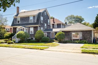 70 Chestnut St, Fairhaven, MA 02719