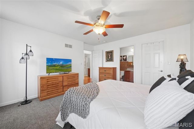 12195 McKelvey Place Drive, Bridgeton, MO 63044