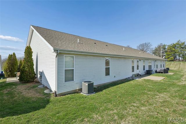 12195 McKelvey Place Drive, Bridgeton, MO 63044