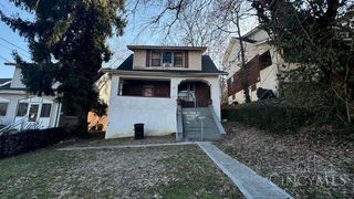17 Clinton Springs Lane, Cincinnati, OH 45217