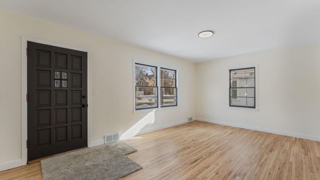 583 Cromwell Avenue, Saint Paul, MN 55104