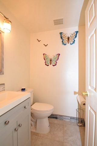 3 Franklin Square H, Randolph, MA 02368