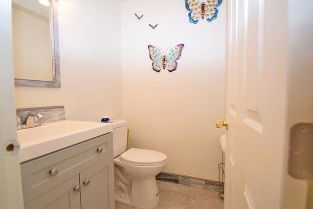 3 Franklin Square H, Randolph, MA 02368