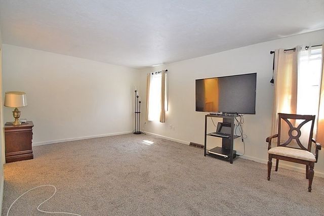 3 Franklin Square H, Randolph, MA 02368