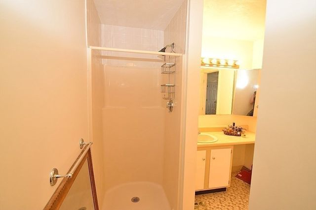 3 Franklin Square H, Randolph, MA 02368