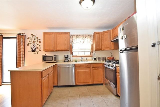 3 Franklin Square H, Randolph, MA 02368