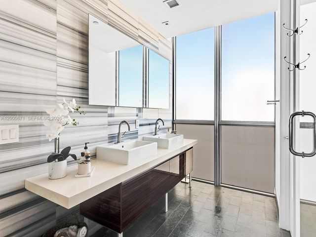 1100 Biscayne Blvd 2105, Miami, FL 33132