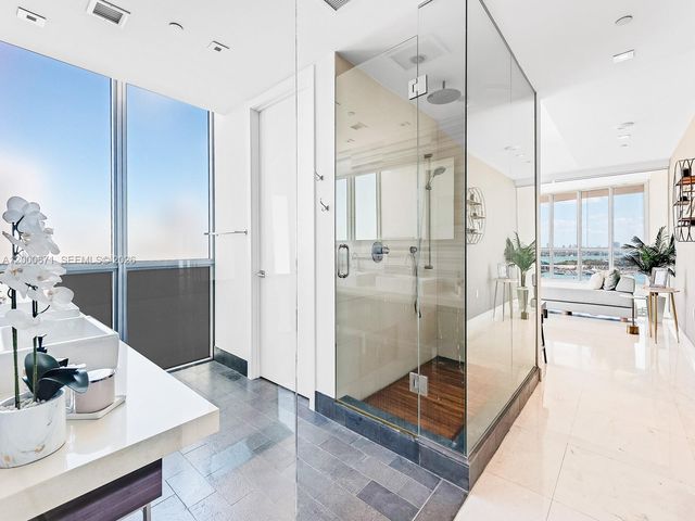 1100 Biscayne Blvd 2105, Miami, FL 33132