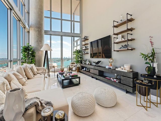 1100 Biscayne Blvd 2105, Miami, FL 33132