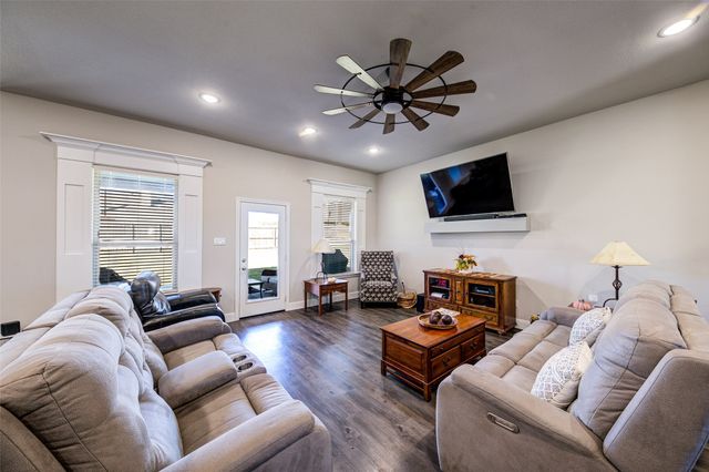 2205 Briarwood Drive, Bridgeport, TX 76426