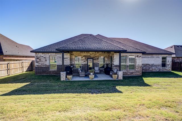 2205 Briarwood Drive, Bridgeport, TX 76426