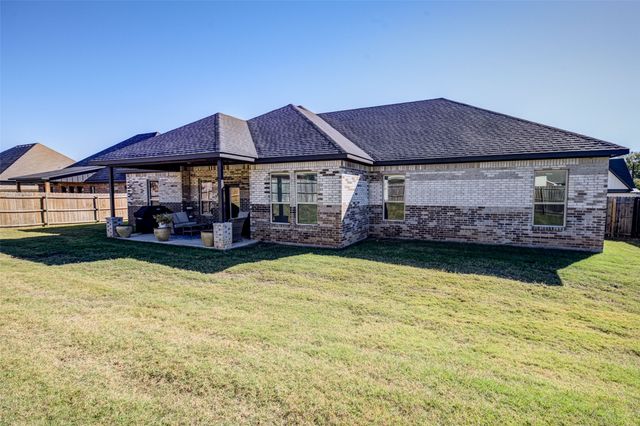 2205 Briarwood Drive, Bridgeport, TX 76426