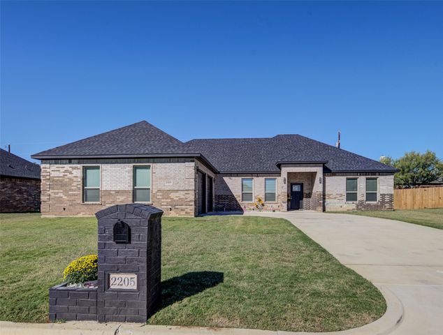2205 Briarwood Drive, Bridgeport, TX 76426