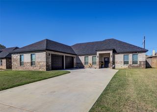 2205 Briarwood Drive, Bridgeport, TX 76426
