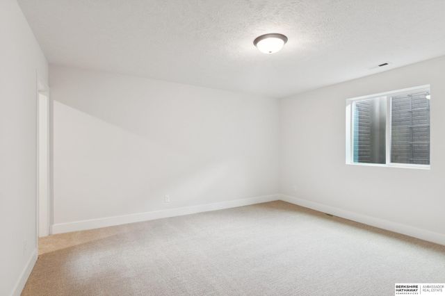 18067 Sycamore Drive, Gretna, NE 68028